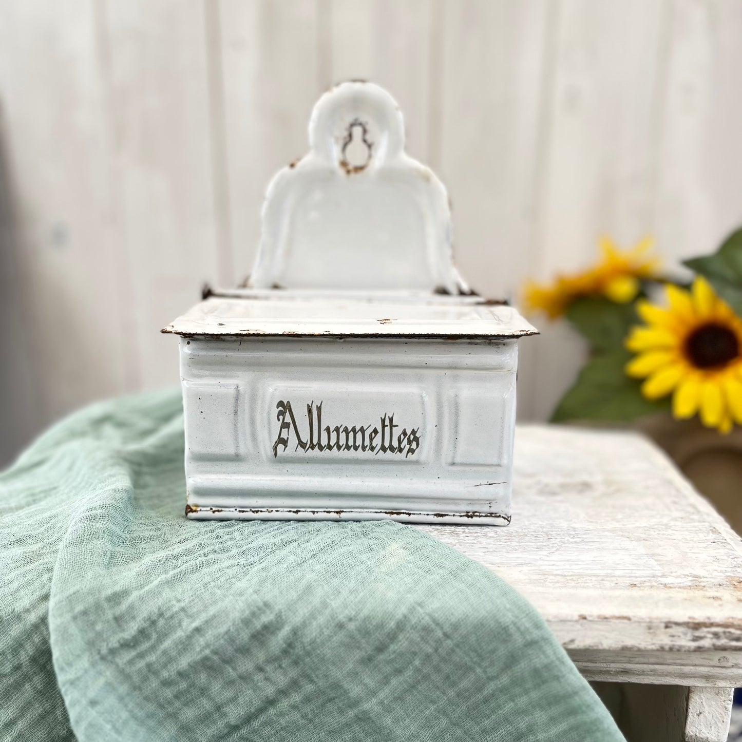 Vintage Belgian Enamel Allumettes Match Box. Chippy Etoile P.E.N. 1930s