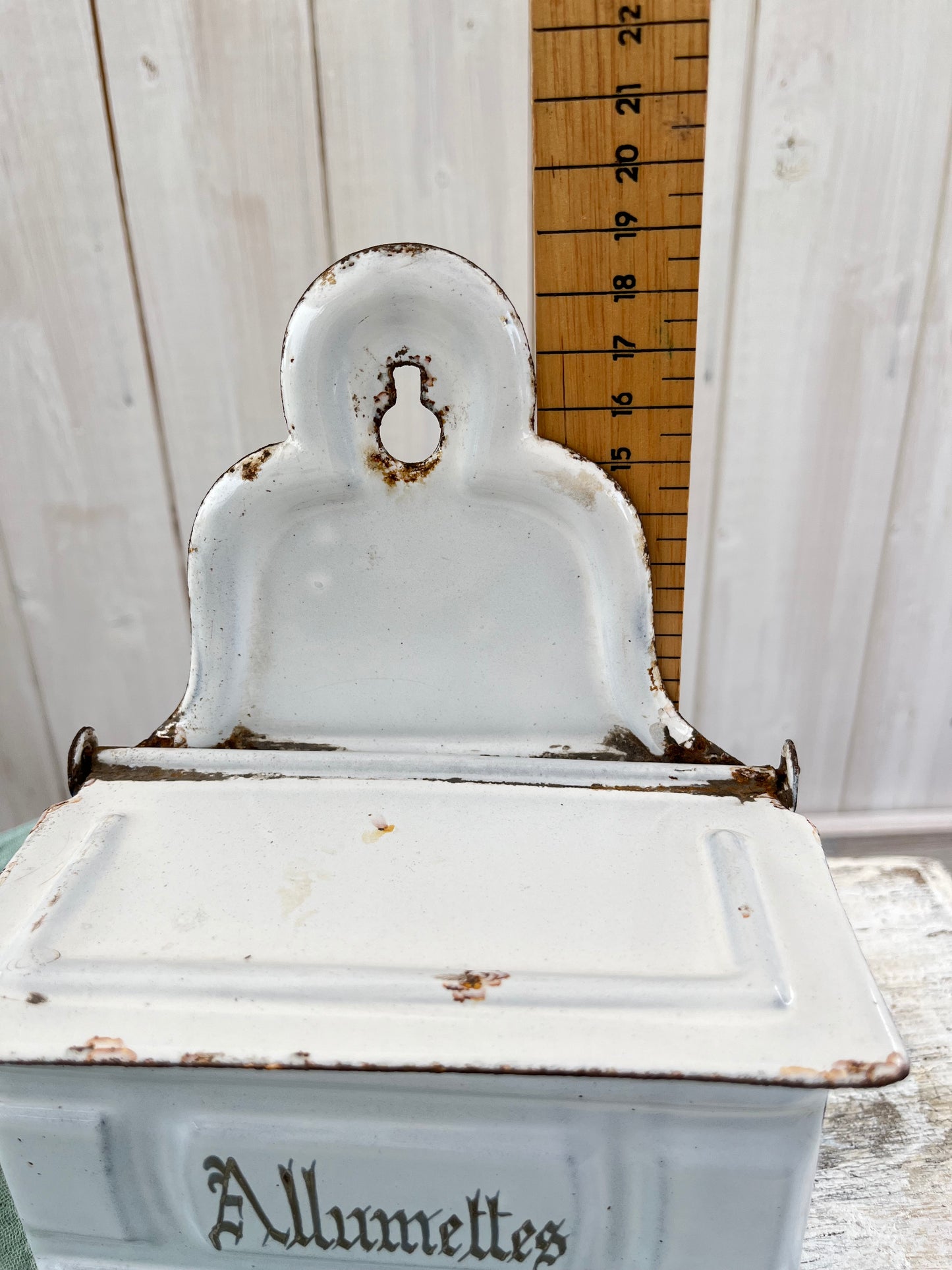 Vintage Belgian Enamel Allumettes Match Box. Chippy Etoile P.E.N. 1930s